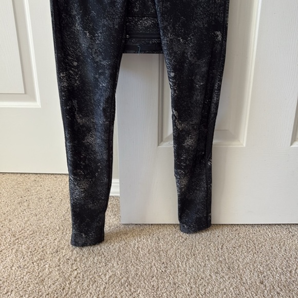 Women’s  Black and Gray Patterned Leggings - Picture 3 of 6